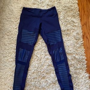 Blue pleated leggings